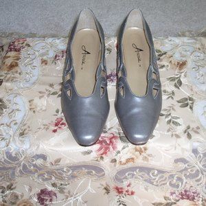 Grey Shiny Annie Shoes - Size 8 1/2 Wide